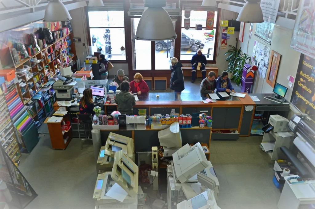 Interior del local de La Gráfica en Ensenada